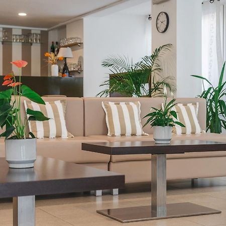 Hotel Carmen Риччоне Екстер'єр фото