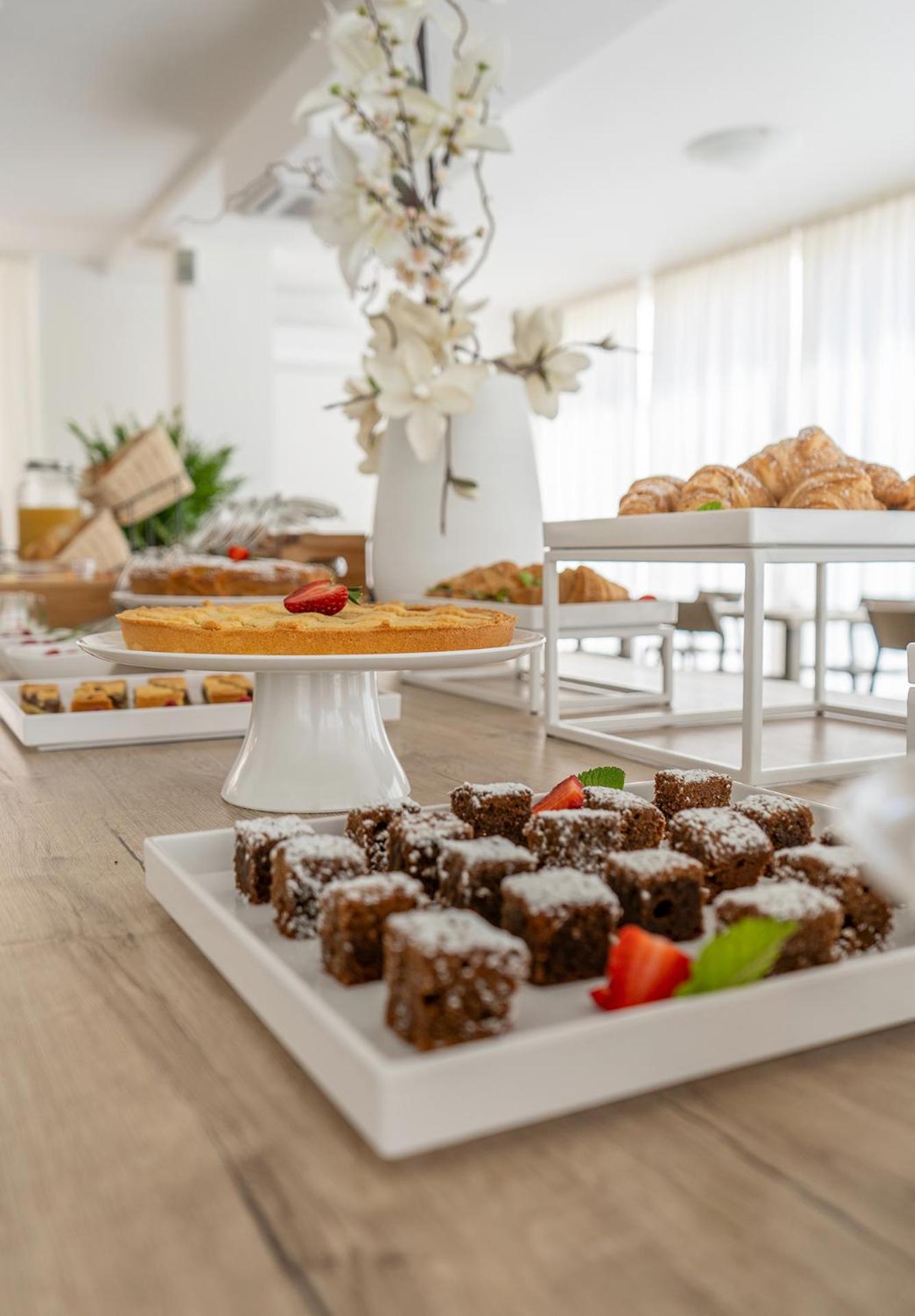Hotel Carmen Риччоне Екстер'єр фото